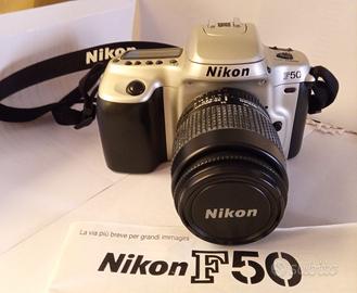 Fotocamera Nikon F50 con obiettivo e cavalletto