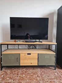 mobile TV in stile industriale 