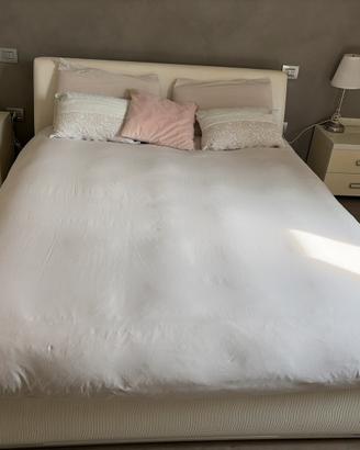 Camera matrimoniale completa in bianco laccato