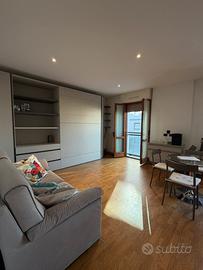 Monolocale con posto auto e cantina, zona Leopolda