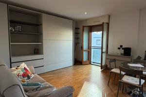 Monolocale con posto auto e cantina, zona Leopolda