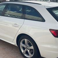 Audi A4 2021 fanale posteriore sinistro