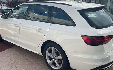 Audi A4 2021 fanale posteriore sinistro