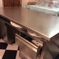 Tavolo da lavoro in acciaio