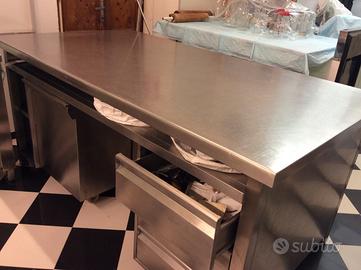 Tavolo da lavoro in acciaio