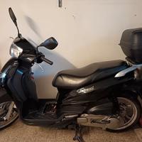 Scooter Peugeot tweet 125