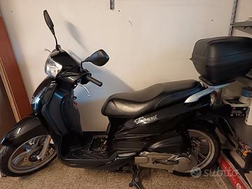 Scooter Peugeot tweet 125
