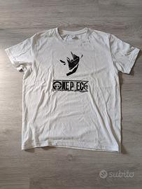 t-shirt con immagine e scritta di One Piece