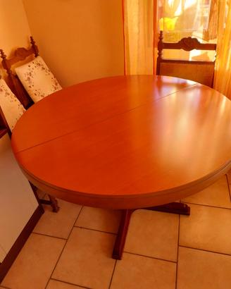 tavolo in legno allungabile e 4 sedie