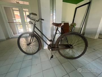 Bicicletta da donna antica