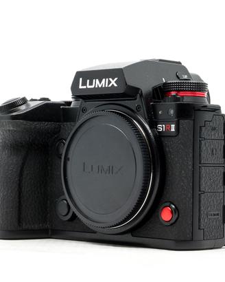 Panasonic Lumix S1R II - Pari al nuovo