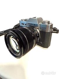 Fujifilm X-T30 Silver con due obiettivi
