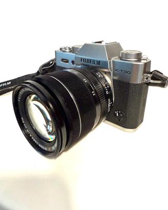 Fujifilm X-T30 Silver con due obiettivi