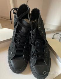 Chuck Taylor nere