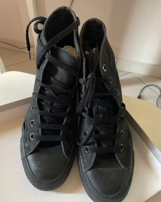 Chuck Taylor nere
