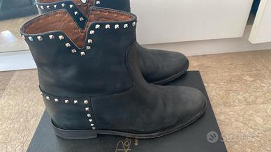 Scarpe in pelle nera n. 40 Via Roma 15