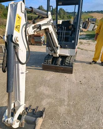 Escavatore 17 quintali Bobcat x320