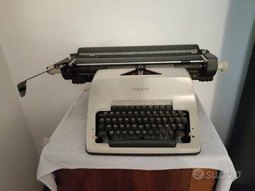 Macchina da scrivere Olympia d'epoca
