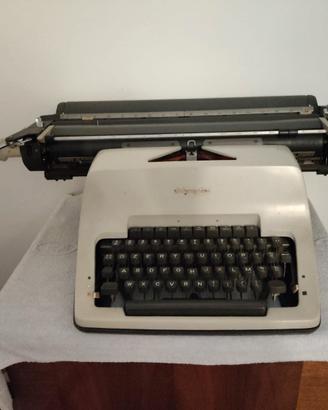 Macchina da scrivere Olympia d'epoca