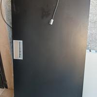 scrivania da ufficio con prese 