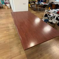 Scrivania / tavolo riunioni