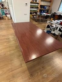 Scrivania / tavolo riunioni