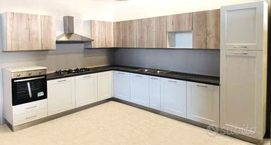 Cucina NUOVA con elettrodomestici, fine serie