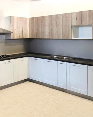 Cucina NUOVA con elettrodomestici, fine serie