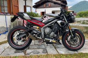 TRIUMPH STREET TRIPLE 765 RS
