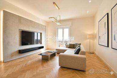 APPARTAMENTO CON 3 CAMERE, SOFFITTA E CORTE !!!