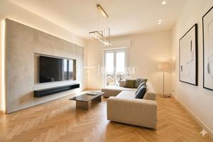 APPARTAMENTO CON 3 CAMERE, SOFFITTA E CORTE !!!