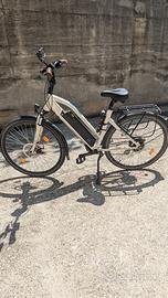 Bicicletta elettrica NCM Milano trekking 28"