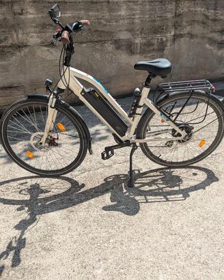 Bicicletta elettrica NCM Milano trekking 28"