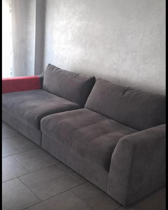   divano come nuovo 
