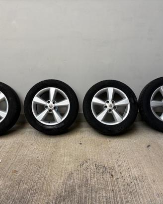 Gomme 4 stagioni complete di cerchi in lega