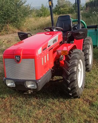 Antonio Carraro Tigre 3200 + 5 attrezzi completi.