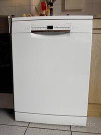 lavastoviglie BOSCH SMS2HTW06E