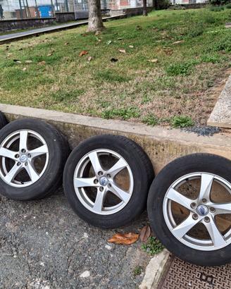 Cerchi in lega Volvo V60 con pneumatici estivi