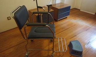 SEDIA DISABILI + TREPPIEDE E BASTONI