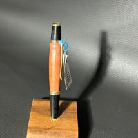 Penna artigianale in legno lavorata al tornio