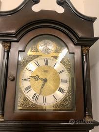 Orologio a pendolo a colonna