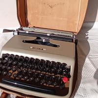 macchina per scrivere Olivetti lettera 22
