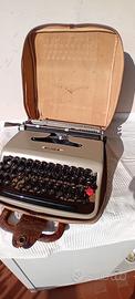 macchina per scrivere Olivetti lettera 22