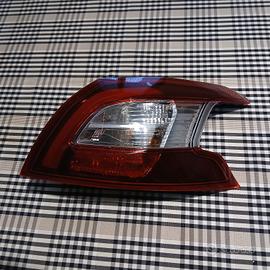 faro posteriore 308 Peugeot berlina  2015