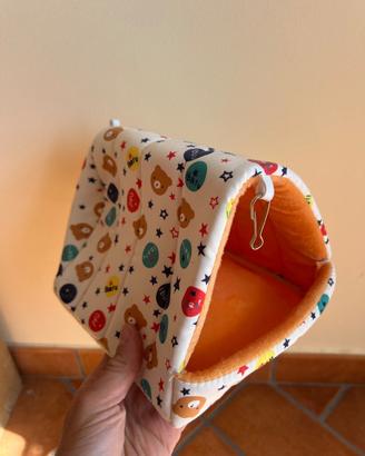 Casetta calda per uccellini.