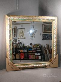 Specchio con cornice massiccia in foglia oro/ar