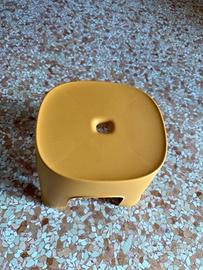 Sgabello in plastica nuovo mai usato cm 23x23x24h