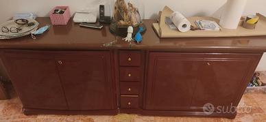 credenza laccata con marmo