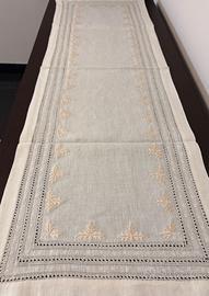 Centro tavola ricamo a mano