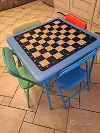 Tavolino bimbi e 4 sedie